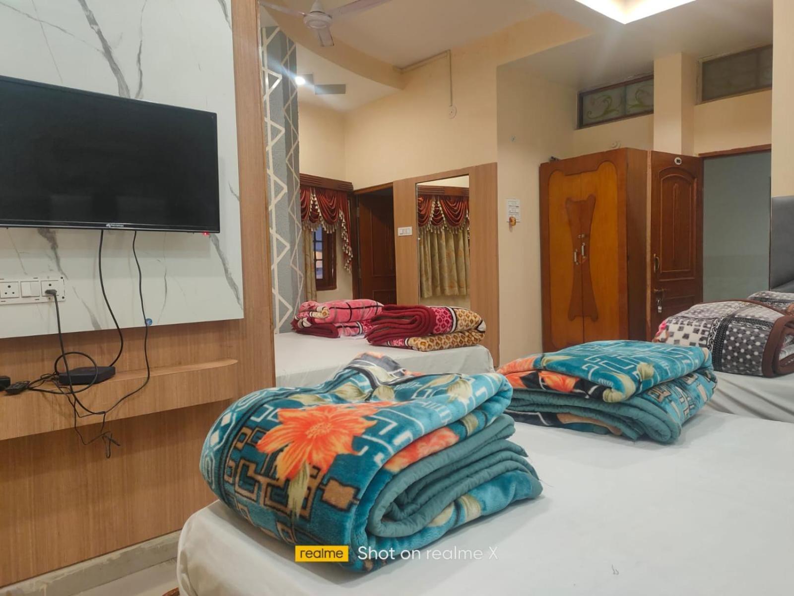 Hotel Pleasure Landmark Ujjain Luaran gambar