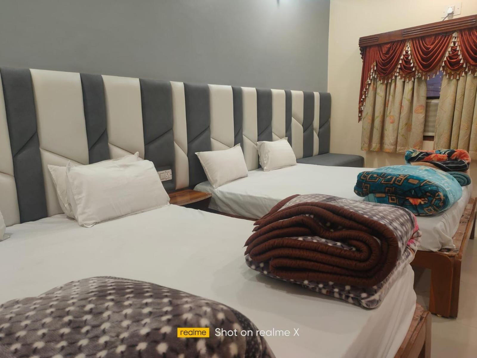 Hotel Pleasure Landmark Ujjain Luaran gambar