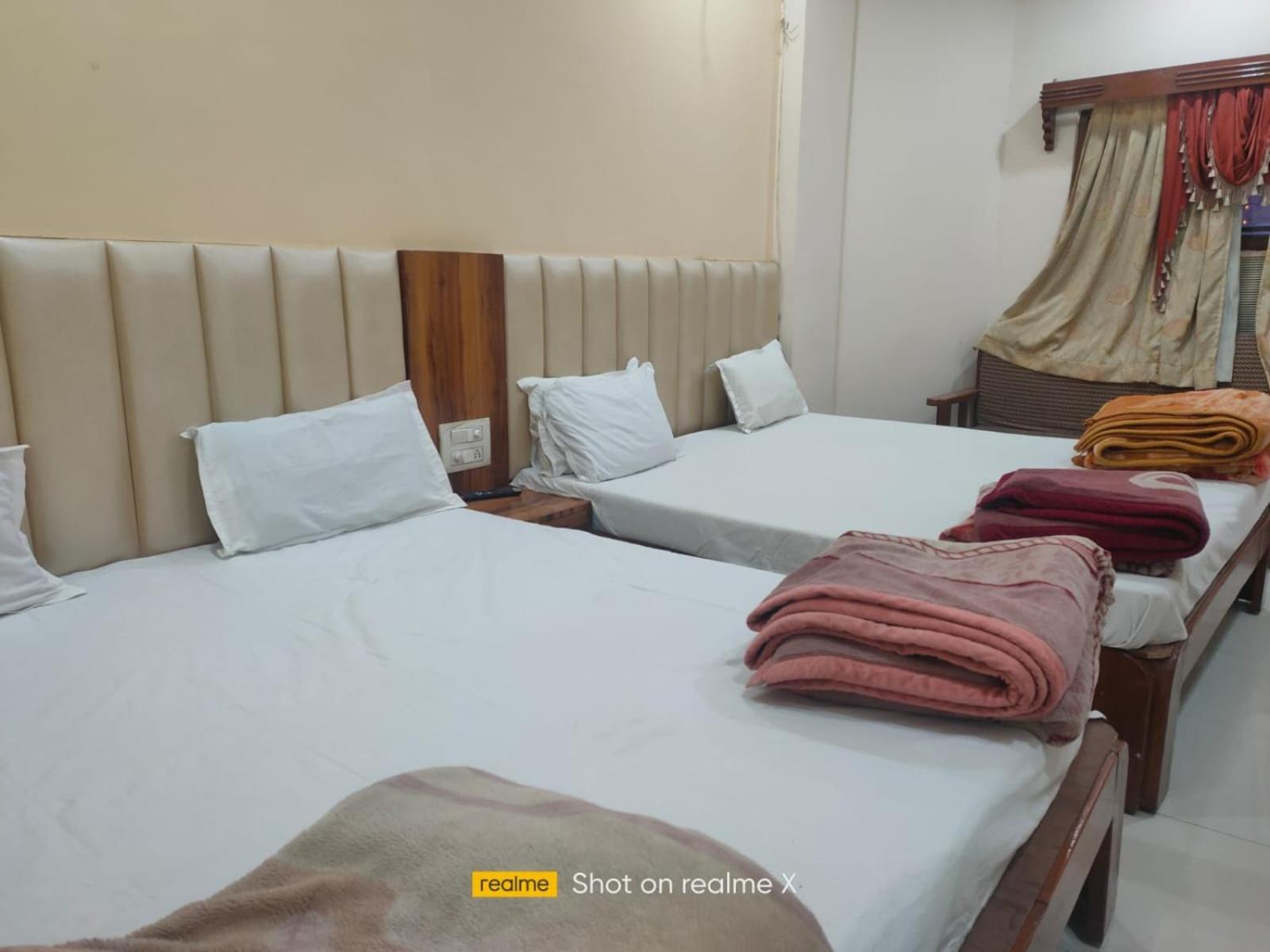 Hotel Pleasure Landmark Ujjain Luaran gambar