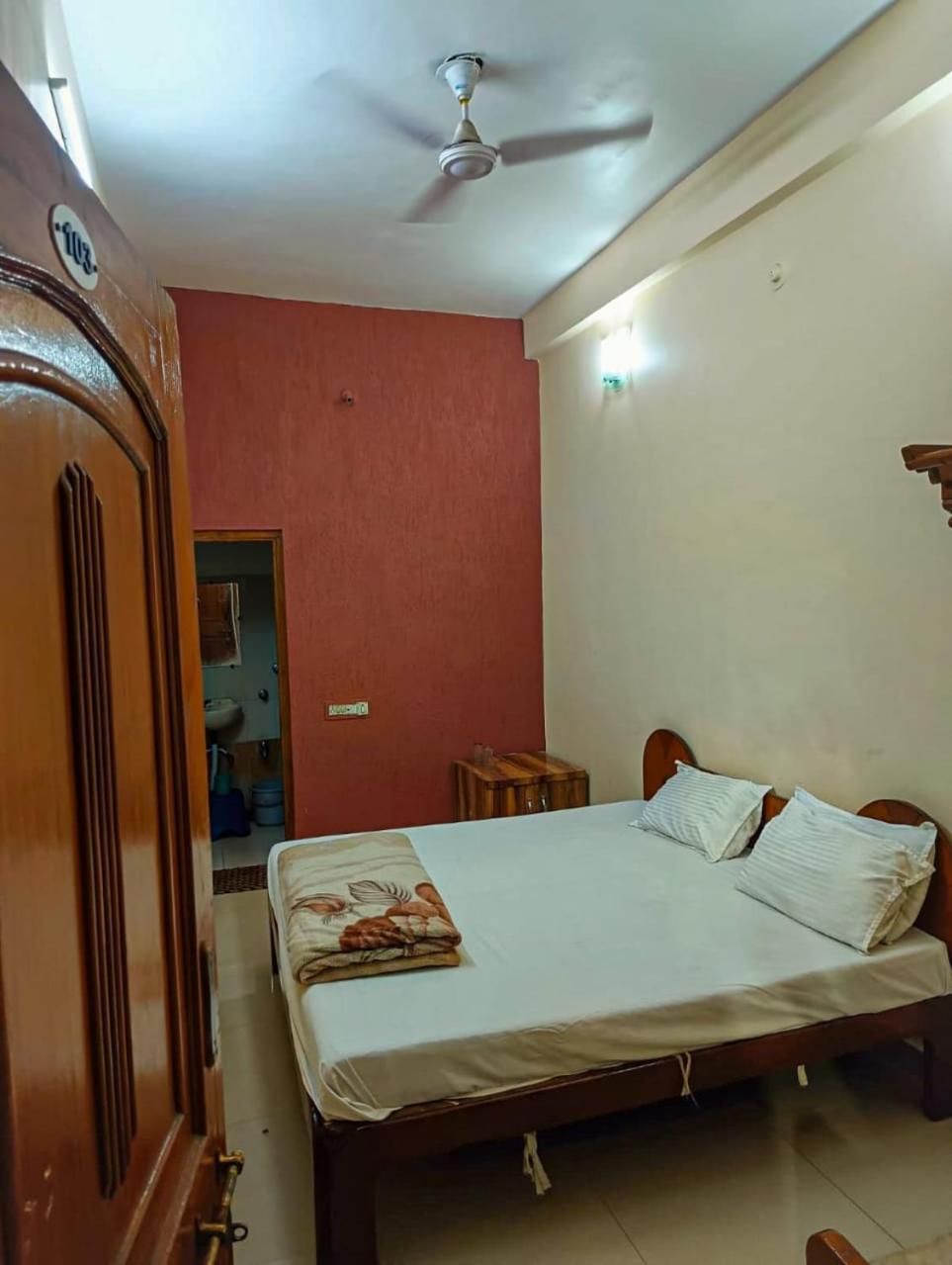 Hotel Pleasure Landmark Ujjain Luaran gambar